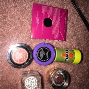 Single shadows and pigments